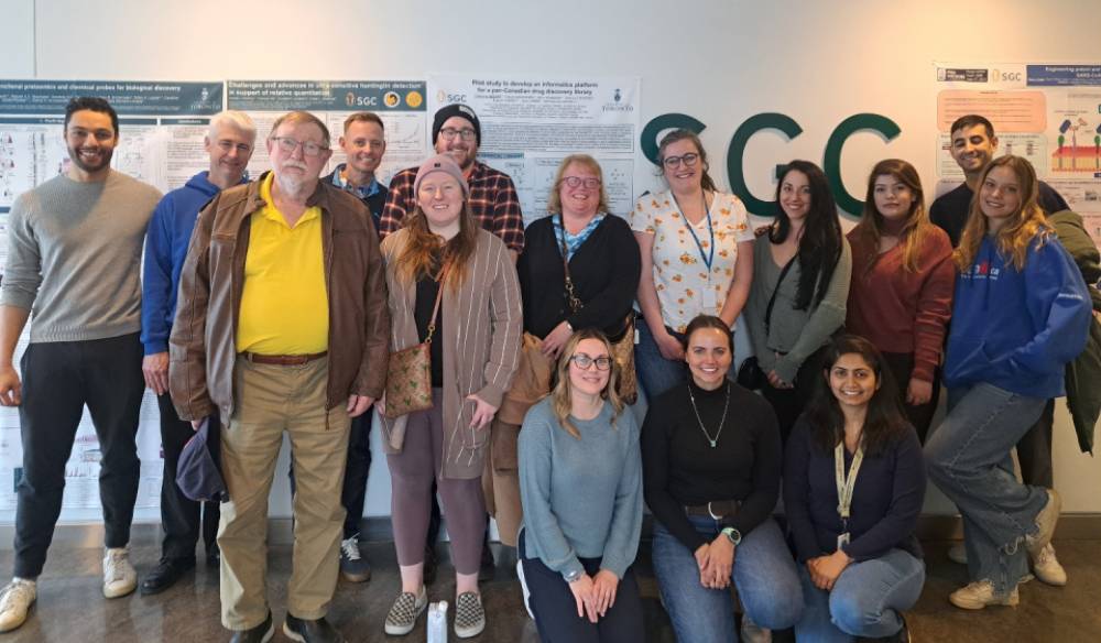 Today is the International Day of #HuntingtonsDiseaseAwareness. Read more about the recent visit of the @HuntingtonSC to the SGC. Families saw firsthand the progress of @LabScribbles' group in #HDResearch. ▶️thesgc.org/node/1649788