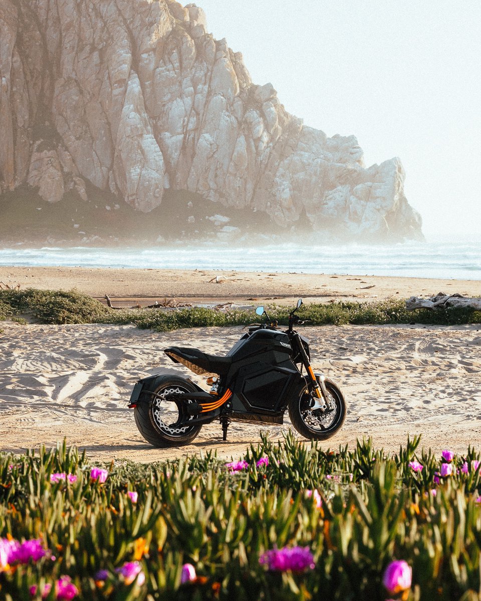 Today’s agenda: Hit the road, catch the breeze, and soak in the beachside views. Perfect Sunday on the Verge. #VergeMotorcycles #RideElectric #EV