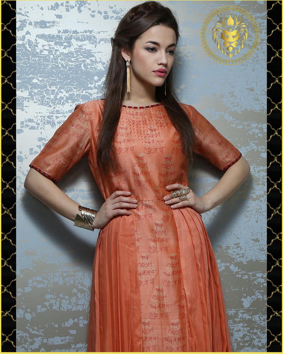 KALLOS GRAPHEIN- Coral Cotton Silk long dress with “Calligraphy' hand printing is embellished with diamantes.
Follow me on Instagram @princeabcouture
#PrinceABCouture #Lionstribe #womenswear #womensfashion #dresses #fashion #Fashionista #embroidery #prints