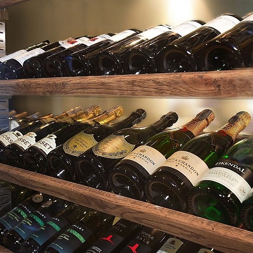 cliff_koh's tweet image. Unwind After Adventures. Indulge in a post-exploration treat with a glass of imported wine and a delectable appetizer during Happy Hour at The Cliff Bar &amp;amp; Grill. #CliffSamuiHappyHour #UnwindInStyle Reserve Now, Link in Bio!