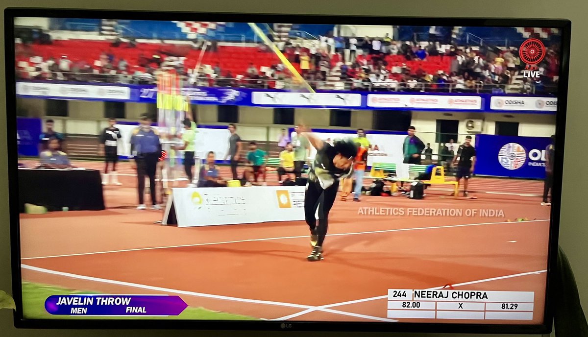 babumoshoy's tweet image. Neeraj Chopra (82:27) snatches the lead from DP Manu. #FederationCup