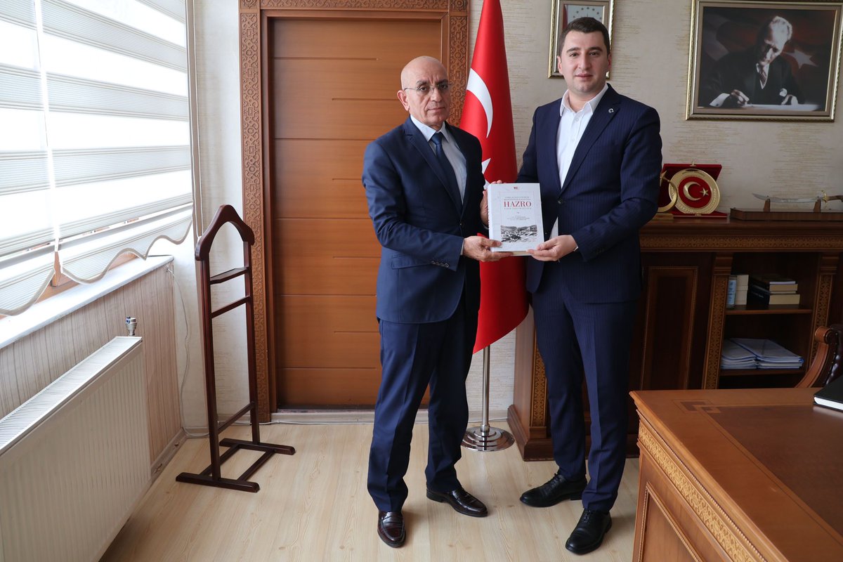 Hazro İlçe Halk Kütüphanesi (@hazrokutuphane) on Twitter photo İlimiz Kültür ve Turizm Müdürü Sabahattin GENÇ ve Kayapınar Halk Kütüphanesi müdürü Abdulbari TANRIVERDİ ile beraber ilçemiz Kaymakamı Doğukan KOYUNCU'yu makamında ziyaret ettik.
<a href="/DogukanKoyuncu_/">Doğukan Koyuncu</a> <a href="/sgenc47/">Sabahattin GENÇ</a>
<a href="/abdulbari21t/">Abdulbari Tanrıverdi</a> <a href="/kpinarhalkktp21/">Kayapınar İlçe Halk Kütüphanesi</a> İlimiz Kültür ve Turizm Müdürü Sabahattin GENÇ ve Kayapınar Halk Kütüphanesi müdürü Abdulbari TANRIVERDİ ile beraber ilçemiz Kaymakamı Doğukan KOYUNCU'yu makamında ziyaret ettik.
<a href="/DogukanKoyuncu_/">Doğukan Koyuncu</a> <a href="/sgenc47/">Sabahattin GENÇ</a>
<a href="/abdulbari21t/">Abdulbari Tanrıverdi</a> <a href="/kpinarhalkktp21/">Kayapınar İlçe Halk Kütüphanesi</a>