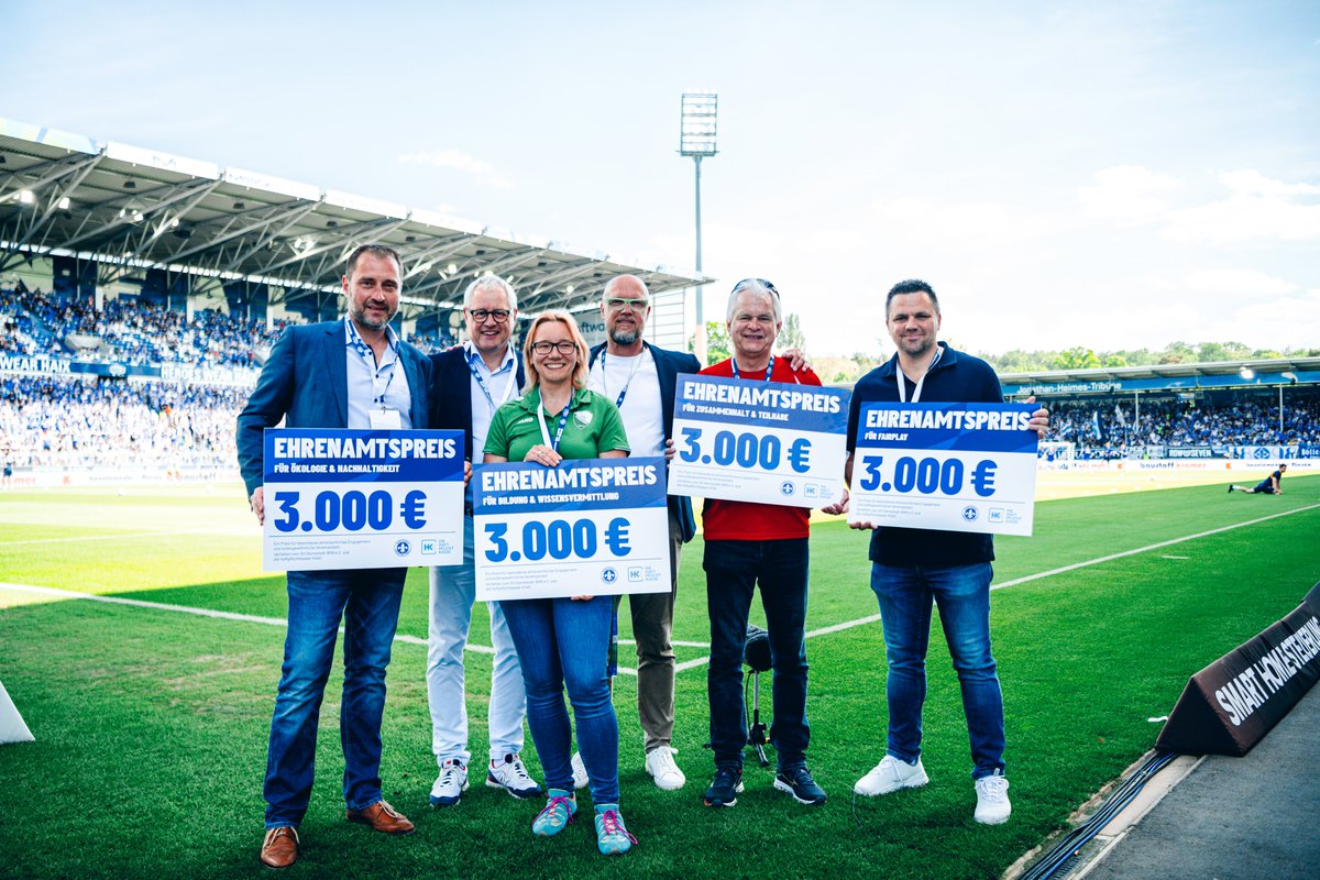 Im zweiten Jahr in Folge haben die Haftpflichtkasse und der #sv98 vier Vereine mit dem Ehrenamtspreis ausgezeichnet 🏆 Der Preis wurde ins Leben gerufen, um ehrenamtliches Engagement zu stärken und zu fördern 💪 Alle Infos & die Preisträger: sv98.cc/Ehrenamtspreis…