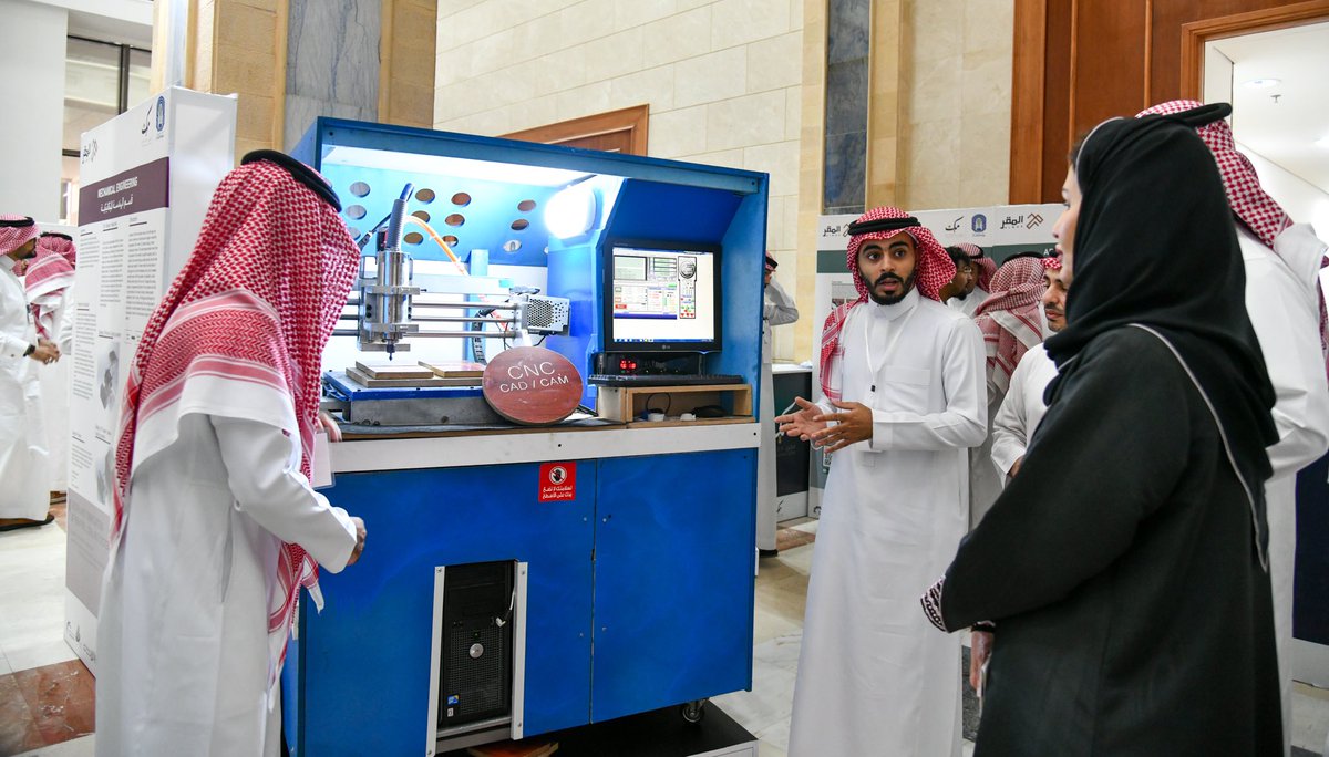taibahu's tweet photo. ملتقى #مكين الذي تنظمه
كلية الهندسة بـ #جامعة_طيبة 
تحت شعار "طاقات هندسية متمكنة" 
ينطلق اليوم 
بحضور رئيسة الجامعة د.نوال الرشيد
لعرض إبداعات طلاب وطالبات الكلية في مشاريع تخرجهم من تخصصات الهندسة المدنية، المعمارية، الميكانيكية، الكهربائية، والصناعية.
ويسهم الملتقى في توفير منصة للتواصل بين طلبة الجامعة والشركات والجهات المتخصصة لتعزيز فرص توظيفهم وتطوير مهاراتهم العملية ودعم ابتكاراتهم ومشاريعهم الإبداعية.