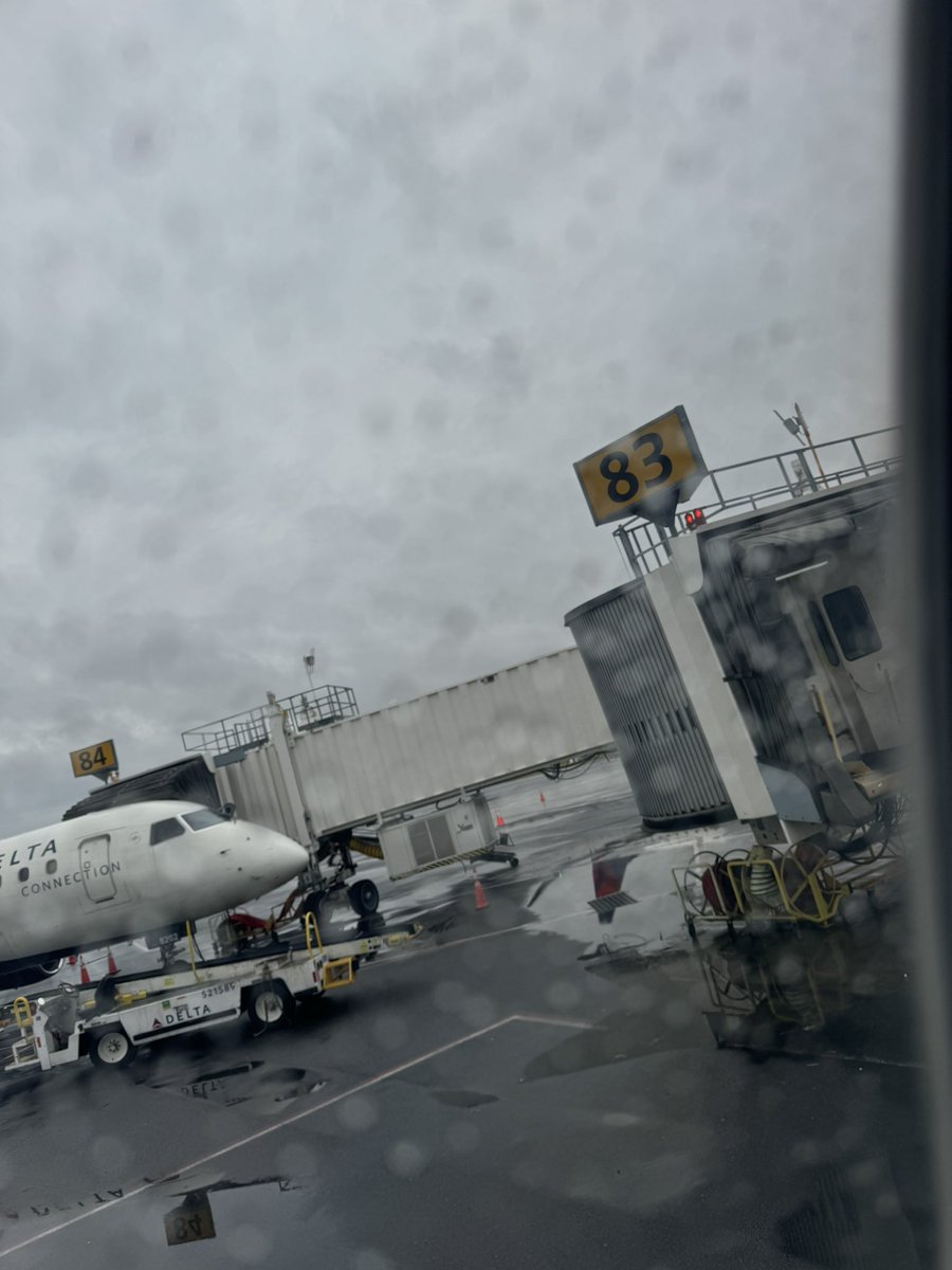 This morning I happened to catch the last #Delta flight out of the old 80-85 terminals! (To Rochester, fittingly for a graduation.) And caught the ribbon cutting for the new term…farewell yesteryear #LGA!    <a href="/LGAairport/">LaGuardia Airport</a> #airport #newLGA #travel <a href="/NYTravelWriters/">NYTW</a> <a href="/Delta/">Delta</a> #airtravel