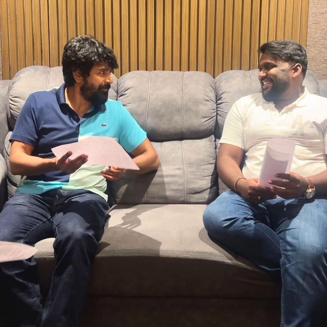 Our #SK @Siva_Kartikeyan annan, vocals 🎤 for @Parithabangal_ production's movie song 😊 A vibe filled song in #PrinceSK vocals loading 🤙🔥