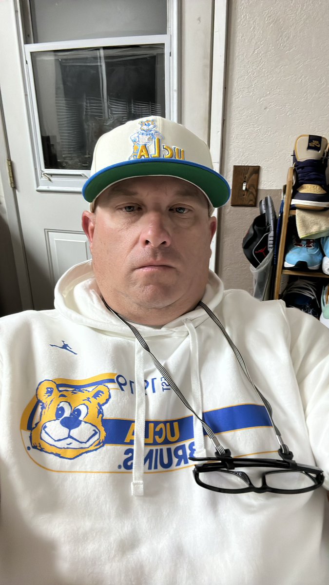 College Wednesday #UCLA style. Dunk by me UCLAs and a crown #fitted Joe Bruin with Jordan Joe Bruin hoody. Half way home for the week. Have a good one. #snkrsliveheatingup #PINdejos #4sup