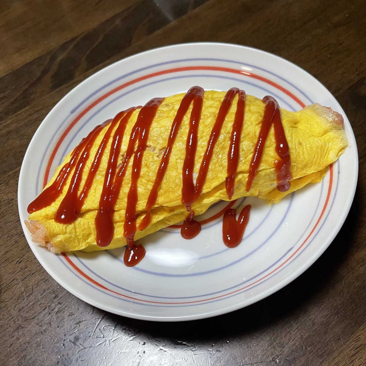 急にオムライス食べたい！ってなって作ったけど… ご飯の量がフライパンの大きさに見合ってなくて包めなかった🫠