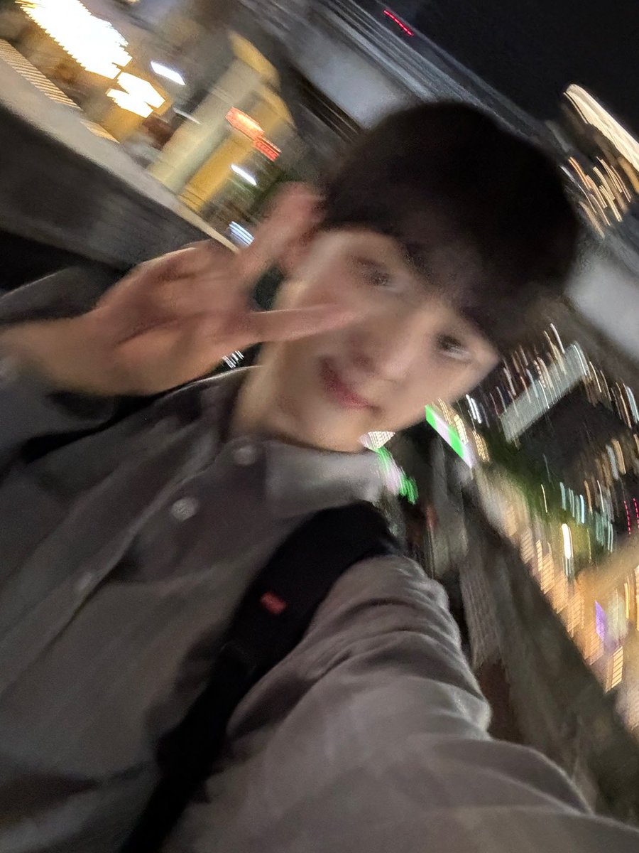 [#진수]
잘 자 러베이트
사...사..사

#루네이트 #LUN8 #육사시미먹어야징