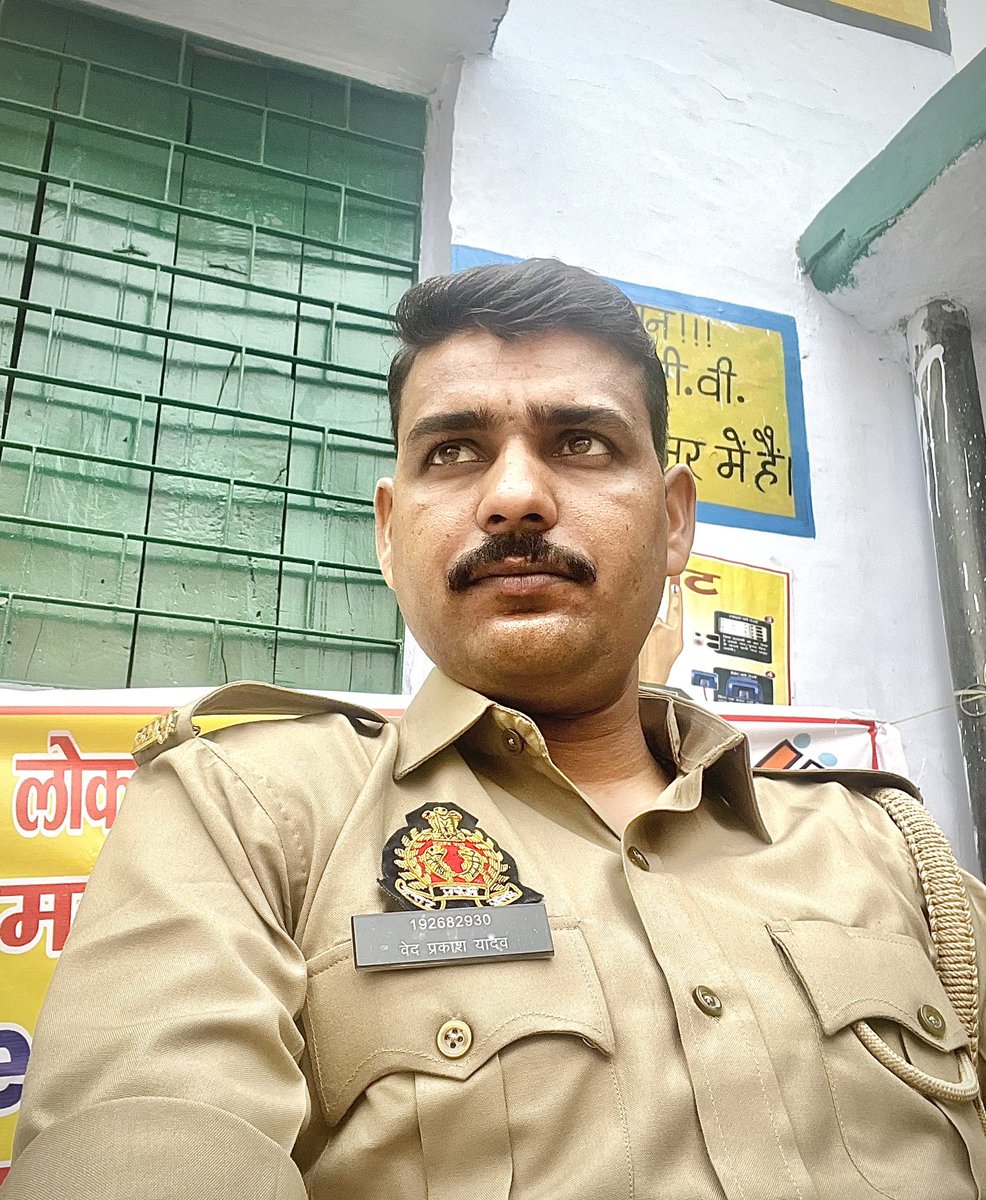 ved_5383's tweet photo. कभी-कभी जिंदगी उस मोड़ पर लाकर खड़े कर देती है..
जहां भीड़ तो बहुत होती है पर अपना कोई नहीं होता है …  #महादेव https://t.co/Blau8g2xky