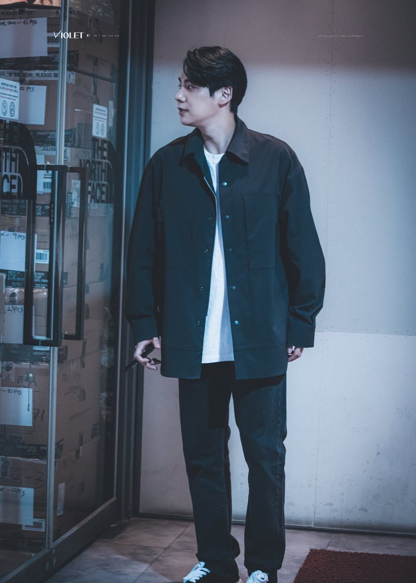 _VIOLET_pic's tweet photo. 2024/05/15 : 비아에어메일 퇴근
#송원근 https://t.co/5avBGV4wkR