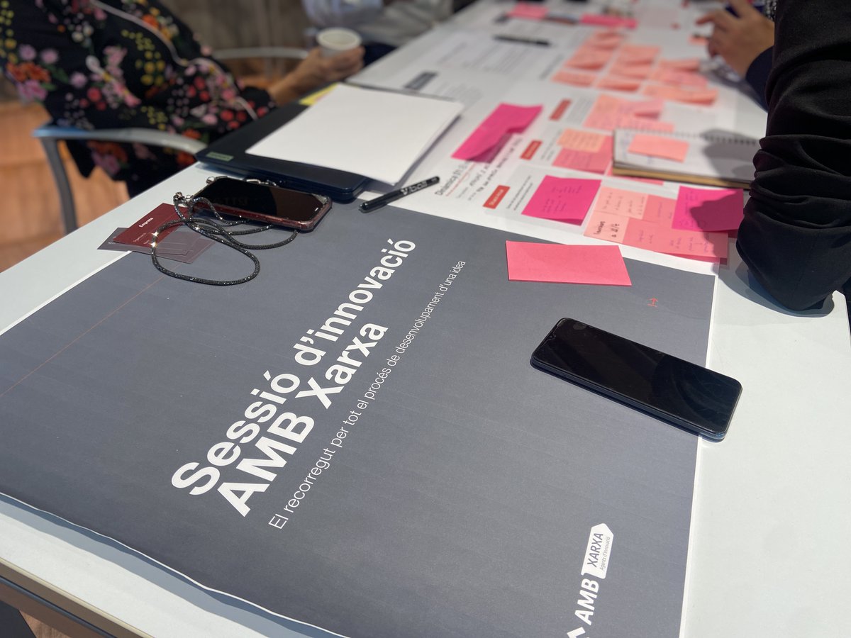 Avui hem treballat al projecte #AMBXarxa de l'Àrea Metropolitana de Barcelona! 🙌

▶️Hem aplicat l El Viatge de l'Innovador. Aquest viatge ens ha portat a descobrir de de l'enfocament del repte fins a la part creativa i generació d'idees, la definició del concepte i el pitch 🚀