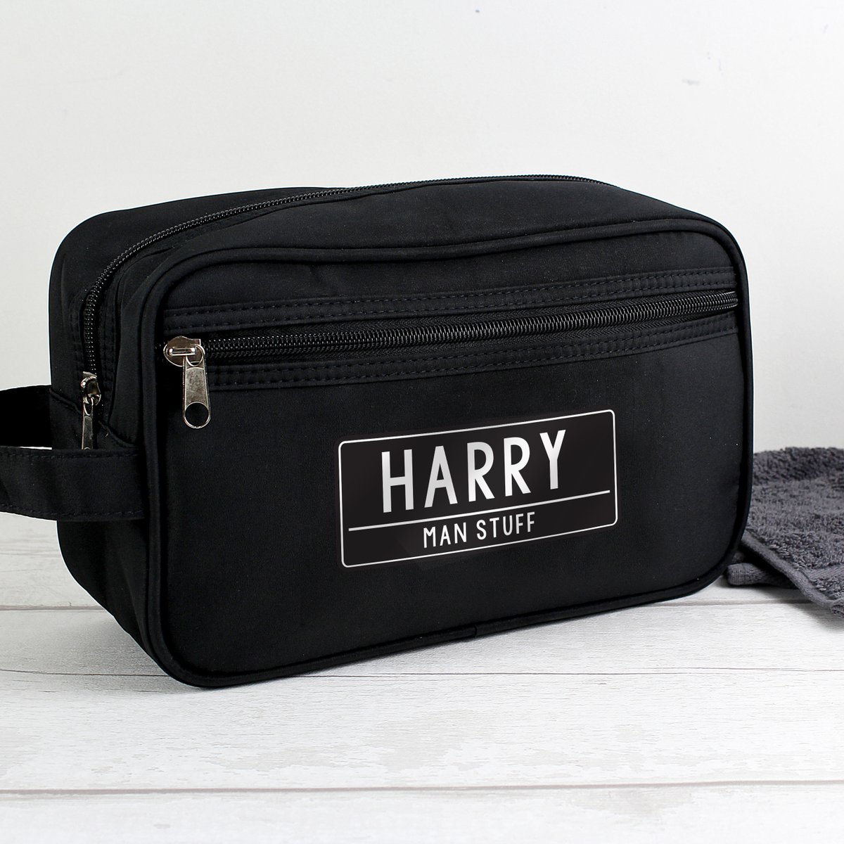 Somewhere to store all that 'man stuff', this personalised toiletry bag is perfect for taking on your travels or for every day use lilybluestore.com/products/perso…

#giftideas #fathersday #shopindie #mhhsbd