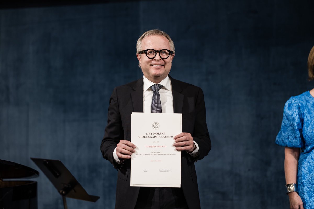 CRG_Norway's tweet image. We are thrilled to announce that our group leader and mentor Torbjørn Omland @OmlandRn has been appointed member of The Norwegian Academy of Science @DNVA1 ⭐️

📷 DNVA/Thomas B. Eckhoff