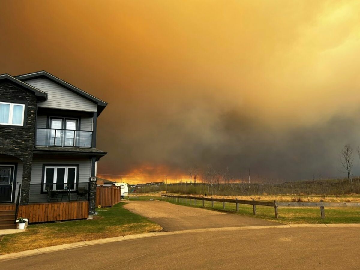 Un feu de forêt menace une ville pétrolière de l'ouest du Canada, nouvelles évacuations 👉 l.sciencesetavenir.fr/NI6