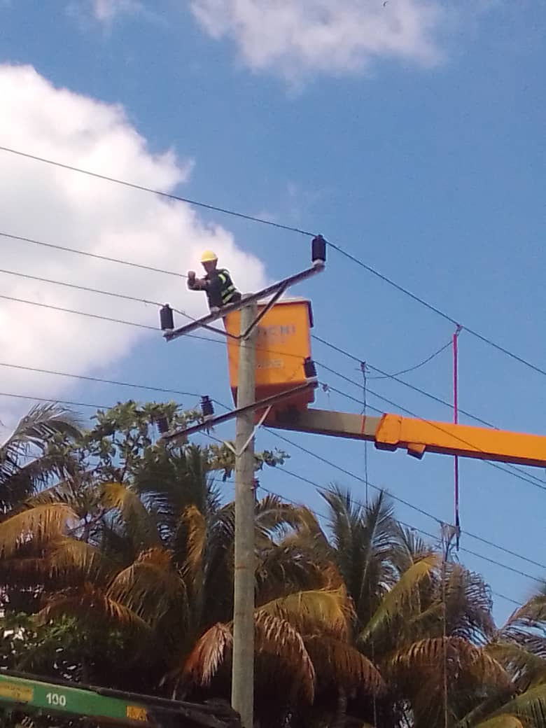 Dando respuesta a los planteamientos de la población.
#ElectricosPorCuba
#MatancerosEnVictoria