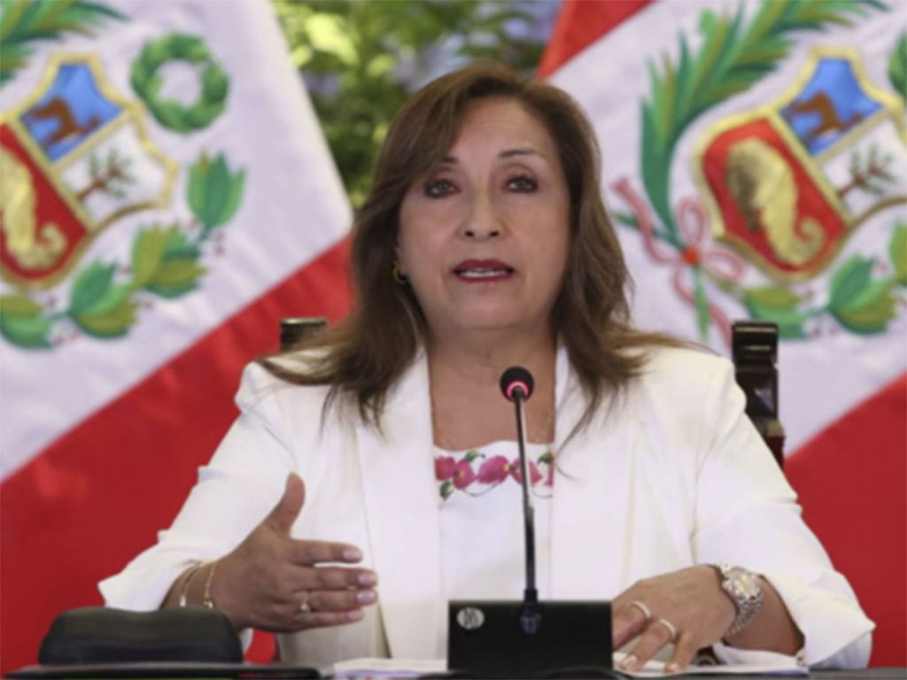 Perú: Boluarte afirma que seguirá gobernando pese a graves problemas cronicadigital.cl/2024/05/15/per…