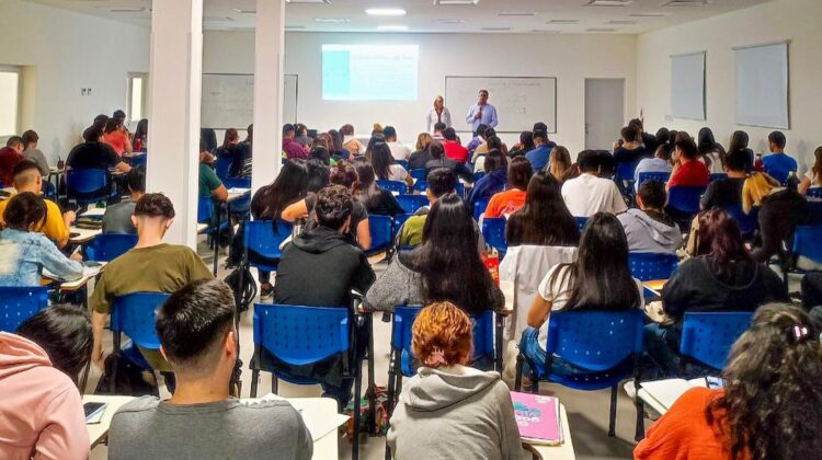 ➡️ Bibolini sobre el cursado en la UPLaB: “Está todo bien planificado y sin ningún inconveniente”.

🌐 Nota completa: onx.la/4bb25

#Agenfor #UPLaB #Educación #Medicina #Formosa