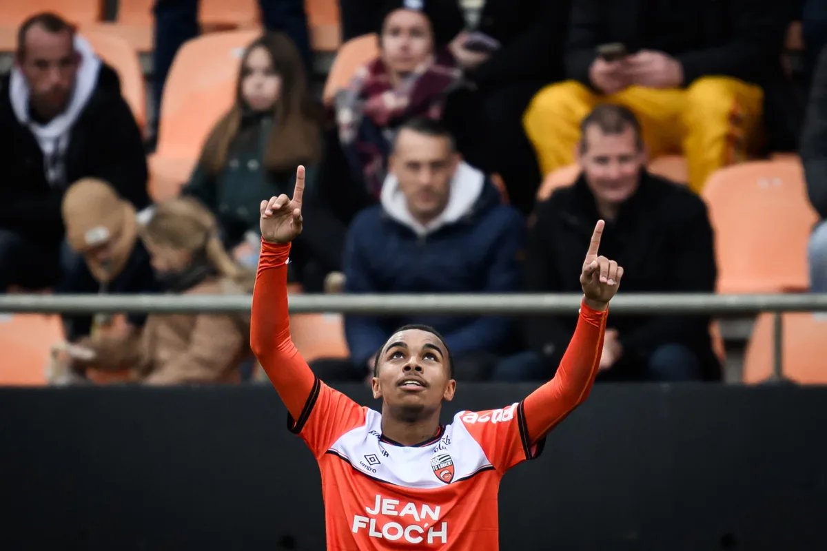 Lorient have lost each of their last seven matches, and barring a miracle, their four-year spell in Ligue 1 will come to an end on Sunday. However, one player who has been a bright spot for Les Merlus is 17-year-old Eli Junior Kroupi. @Ben_Mattinson_: breakingthelines.com/player-analysi…