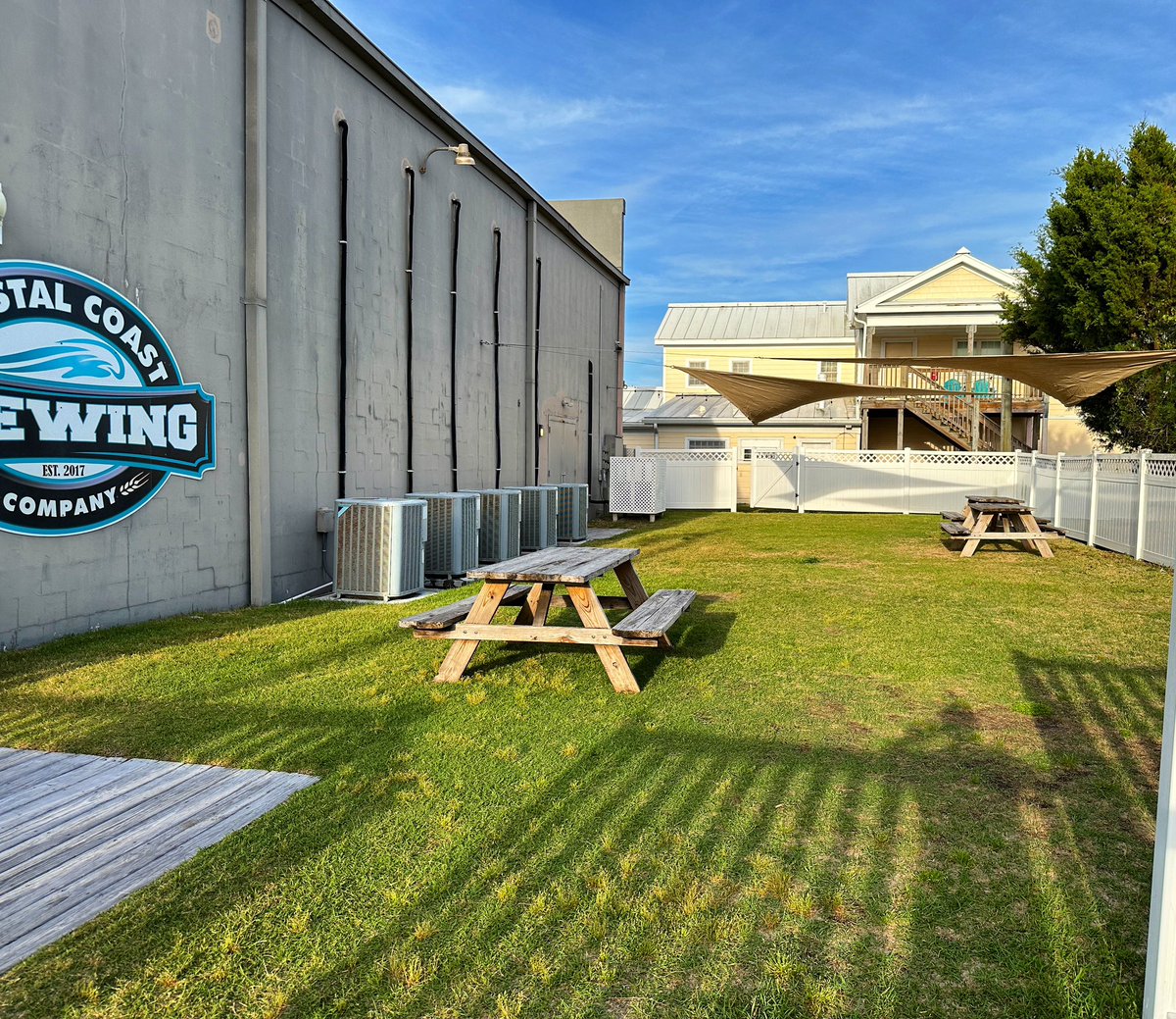 A beautiful day here on the Crystal Coast! We’re open from 2pm to 9:30 today, and our outdoor area is the perfect spot to enjoy our Wednesday $4 pint special and soak up the sun! 🍺🕶️☀️