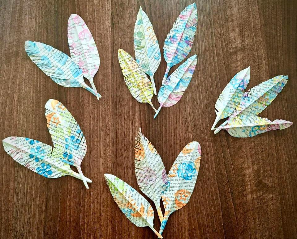 Beautiful printed paper feathers made in our adult craft class at #Clydebank library on Monday. So simple but so effective (a great way to recycle some old library stock!) Spaces available in Alexandria library on Monday 20 May at 10am. Book for free: eventbrite.co.uk/o/learning-dev…