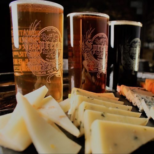 Reserve Cheese Tasting and Tour, this Sunday!🧀🍺 Enjoy several samples of Sprecher beers each paired with a different artisan cheese, after taking a brewery tour😁 Guests take home a Sprecher tasting glass and goody bag🛍️👀 Book now: sprecherbrewery.com/pages/reserve-…