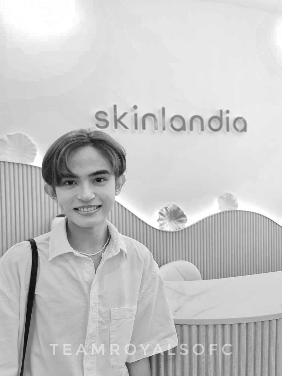 TEASER #2! 👀

Still guessing our Prince Keino's new hair color? Prince will reveal his new look with his new hair color soon!

Special thanks to Skinlandia and Team Sir George Salon - SM Fairview  for taking care of our Prince Keino.

Thank you Sir Rams David - Artist Circle!