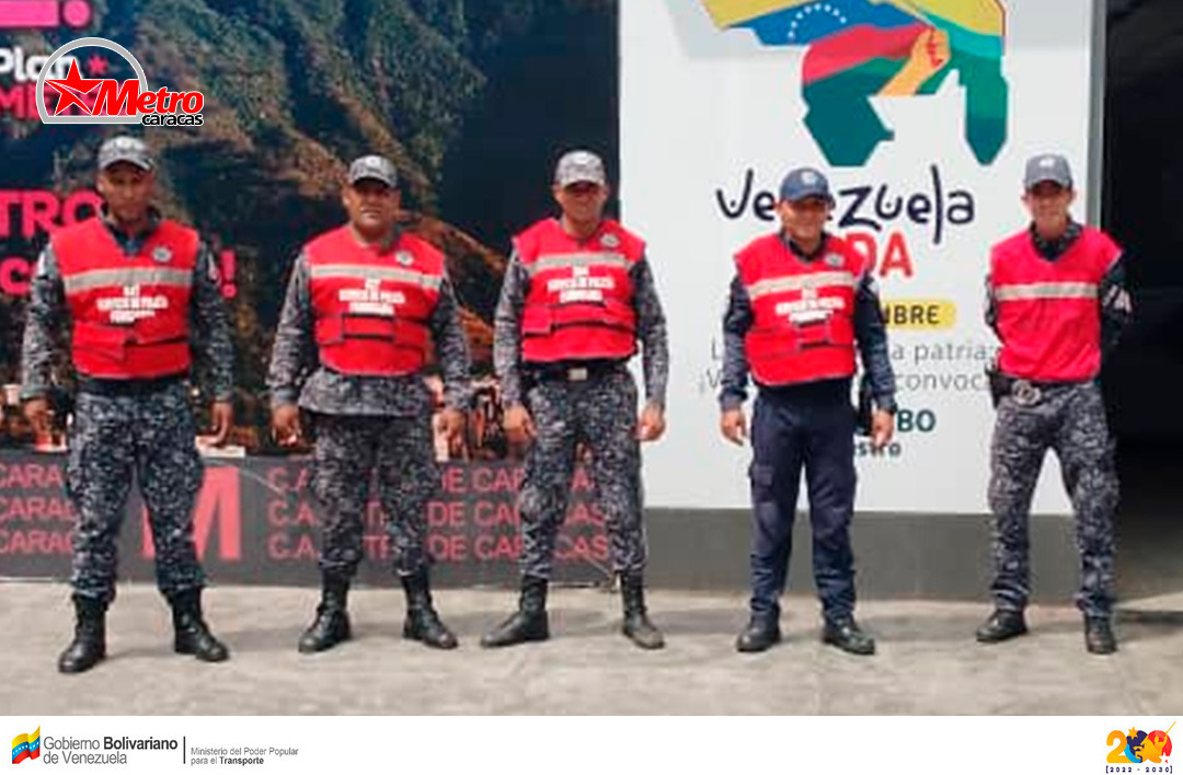 En el marco del Plan Integral de Seguridad implementado en el @metro_caracas, se despliegan a diario efectivos policiales del estado, para custodiar el sistema. #MetroSeMueveContigo #ElMetroRenace