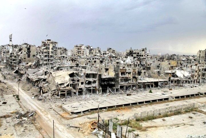 ▪️الصورة إللي عاليمين: سوريا بعد صواريخ حزب.الله ▪️الصورة إللي عاليسار: إسرا ئيل بعد صواريخ حزب.الله