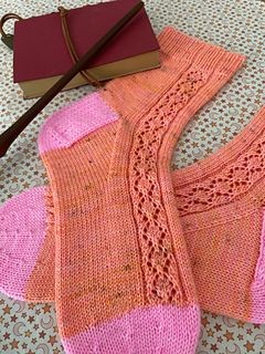 Couchistan shop 🗞️

Latest sock project

Just add Magic
ravelry.com/patterns/libra…

Silk/Alpaca... A shiny dream...

#KnittingTwitter #knitting
#makeyourown @grammyfizz @AnneCovenaunts @iamlucypiglet @jollytoadstool @dEEN1cKers0n @Freyalyn @InkyplotsArt
@Heather26872915