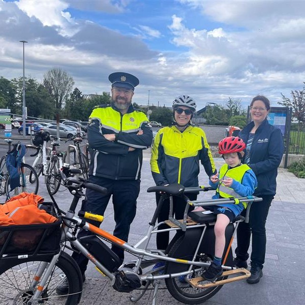 Some lucky commuters received free bike accessories in Blackrock last night as part of #BikeWeek Look out for us again tonight from 5pm at the Dundrum Luas Stop. For full BikeWeek event listings please visit: bikeweek.ie