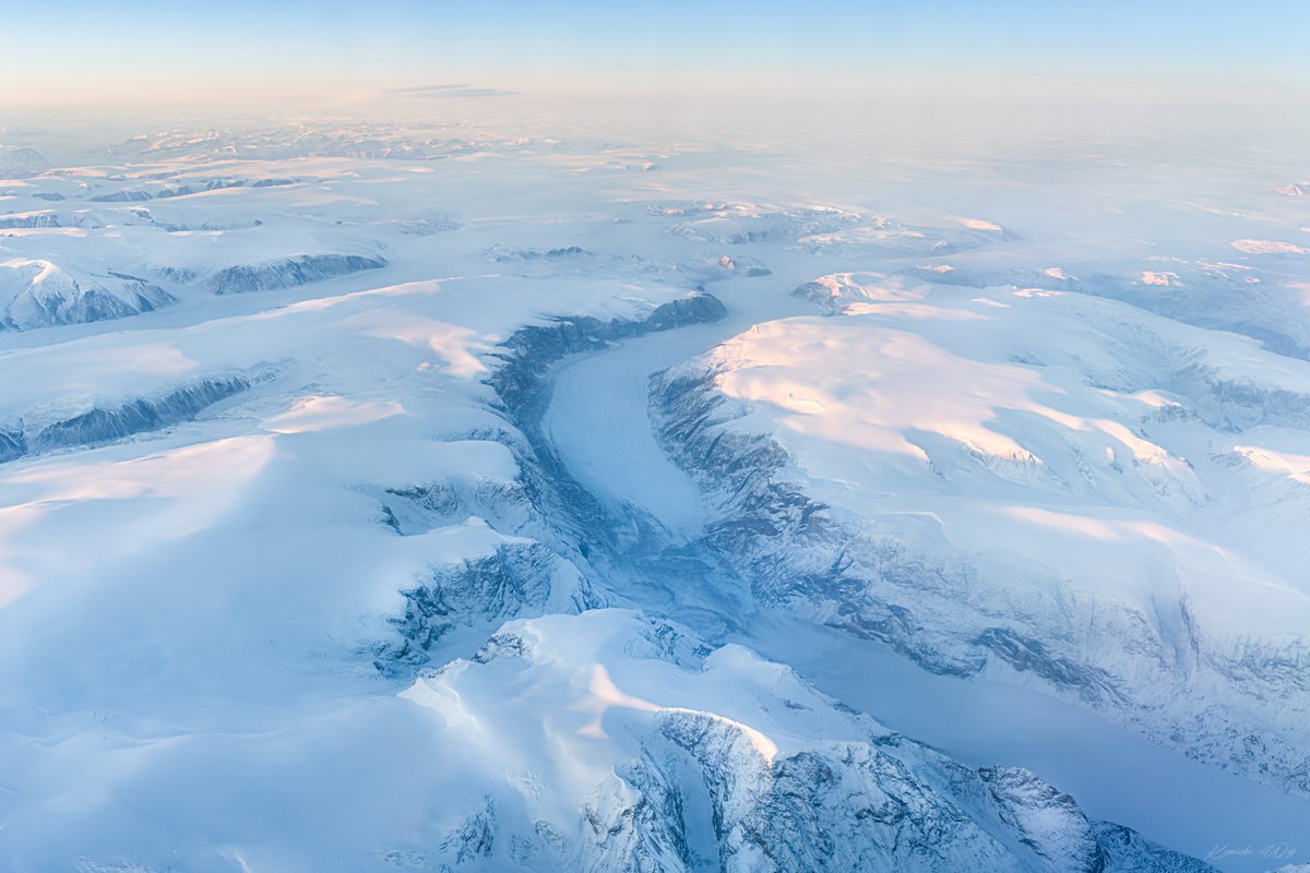 空から眺めた、大地を削る氷の流れ
#東京カメラ部 #Greenland