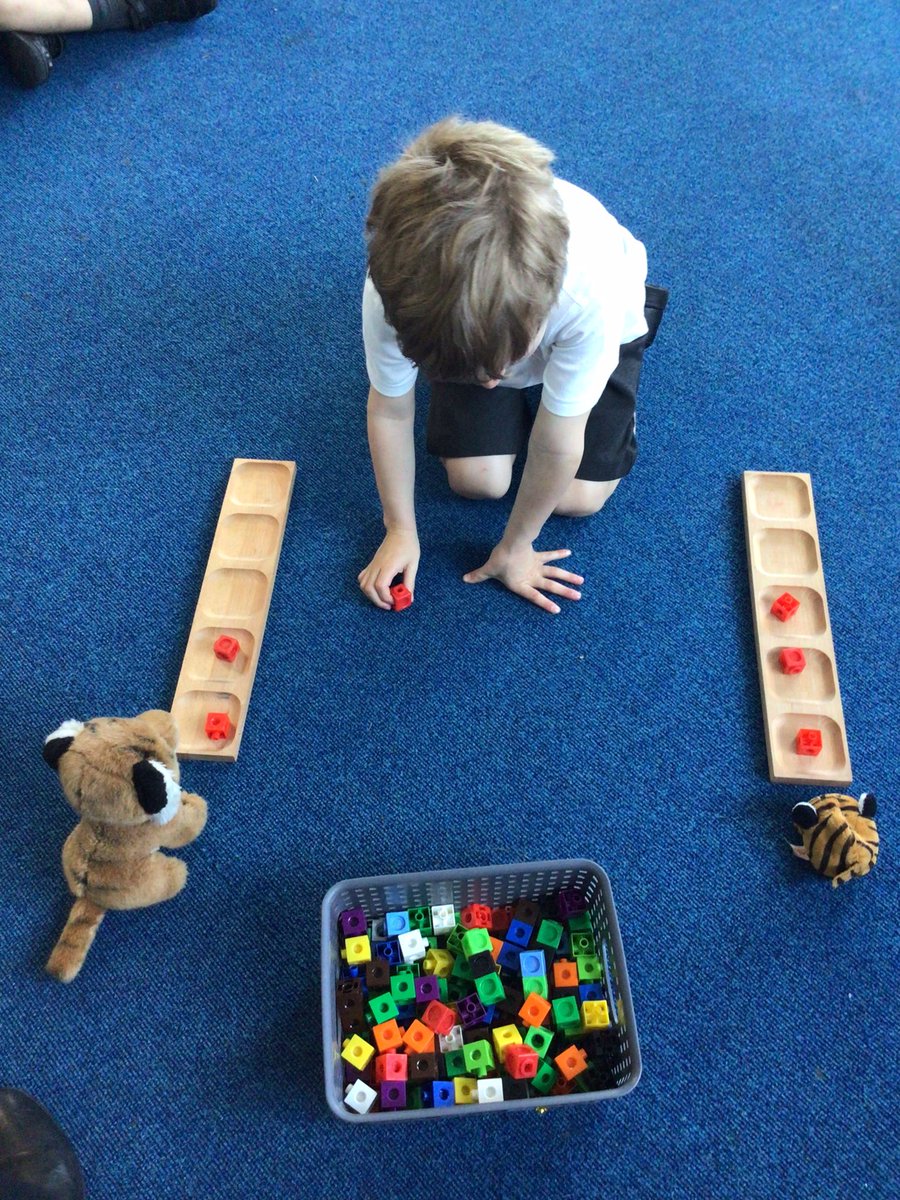 RecepWoodley's tweet photo. This week we have been halving different quantities up to 10. 
Have a look at what we have been doing! 

ASK ME what half of 6 is. https://t.co/Ptt9eIrnvm