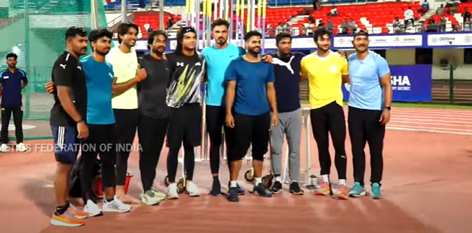 Kishore Kumar Jena: 75.25m DP Manu: foul That confirms gold for Neeraj Chopra, the Olympic champion who is competing on home soil for the first time since 2021. A lovely group photograph with the competing field to cap the event. LIVE updates from #FederationCup ➡️