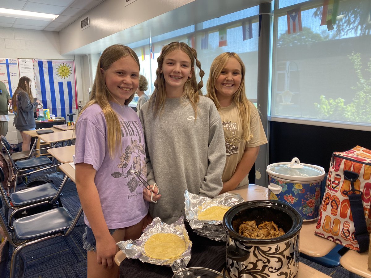 Food truck day in Spanish class #gogulllake #glcsMS @SethAllred2000