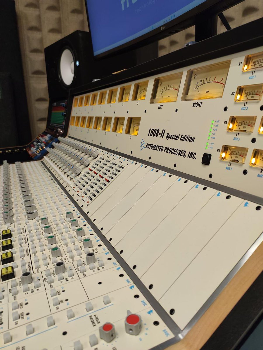 1608-II Special Edition (1 of only 10 made) recently purchased by Frecuenzzial Studio in Tudela, Spain. Special thanks to <a href="/FunkyJunkSpain/">Funky Junk Spain</a> for helping this customer own a piece of API history. #apiaudio #api1608 #api1608ii #apiconsole #apiconsoles #recording #studiogear