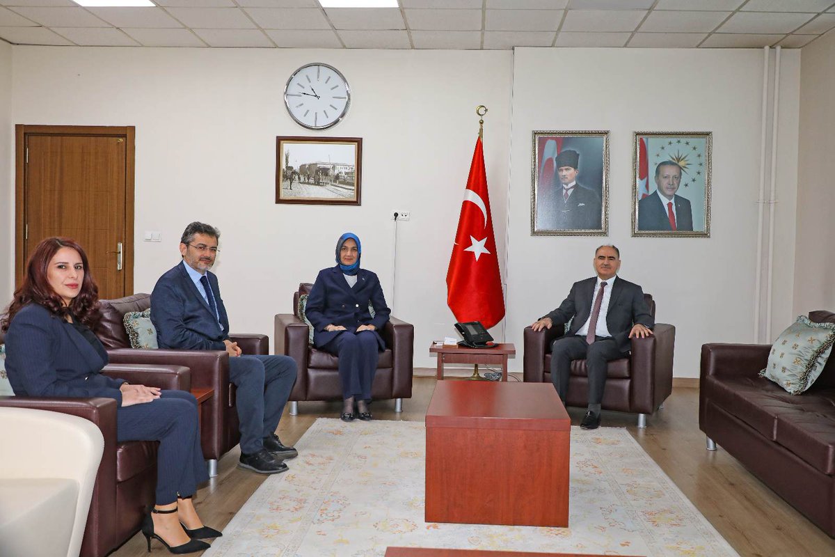 Valimiz Doç. Dr. Kübra Güran Yiğitbaşı, eşi Dr. Selim Yiğitbaşı ile birlikte Konya Valisi Sayın Vahdettin Özkan'ı makamında ziyaret etti.