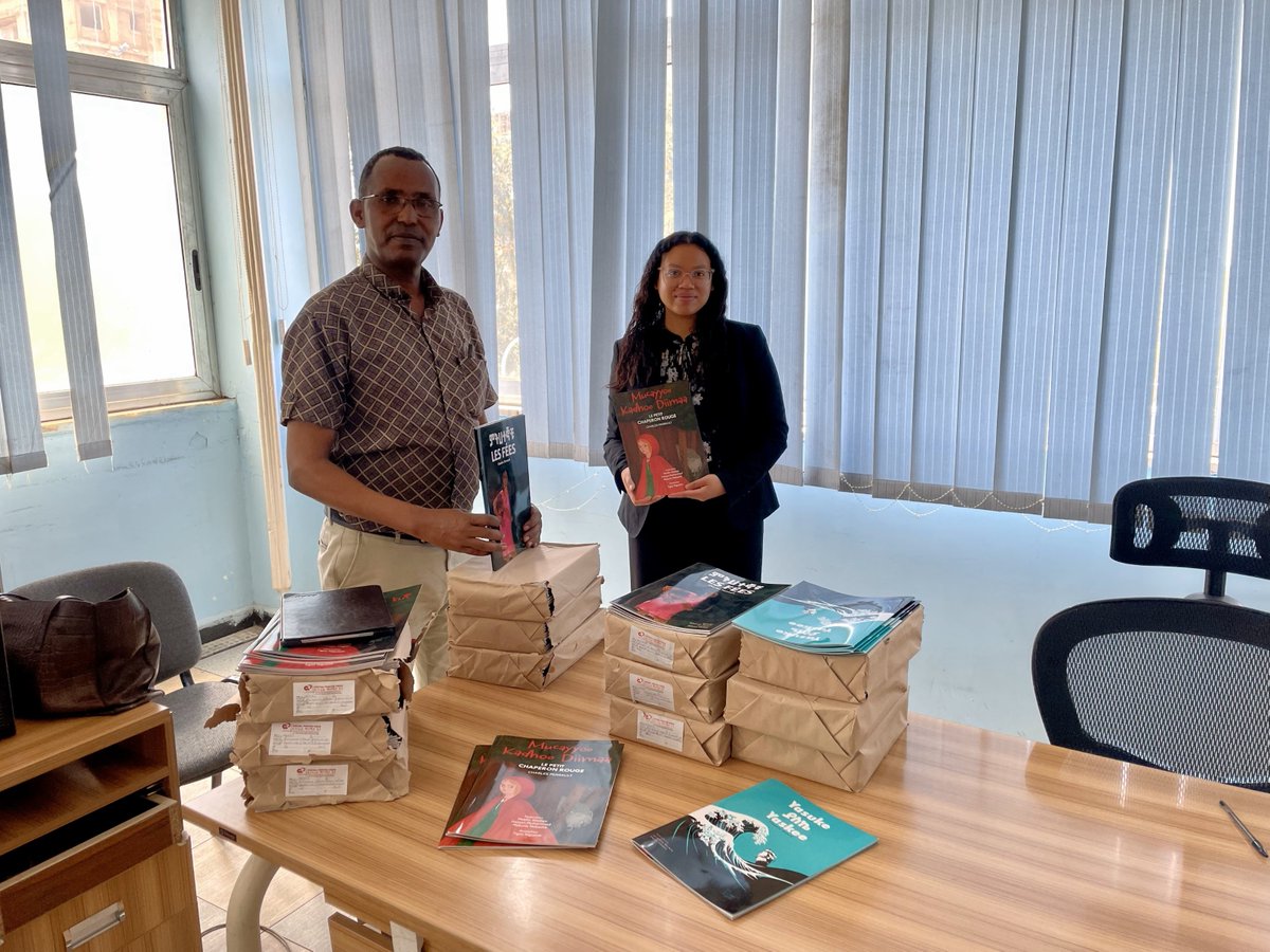 📚 We've delivered 320 bilingual books (French-Afan Oromo) to 8 #Oromia schools to boost our French Language Corners, featuring Little Red Riding Hood! Plus, 7 French teachers wrapped up 30-hour courses. Thanks to our partnership with the Oromia Education Bureau! 🇫🇷🎓