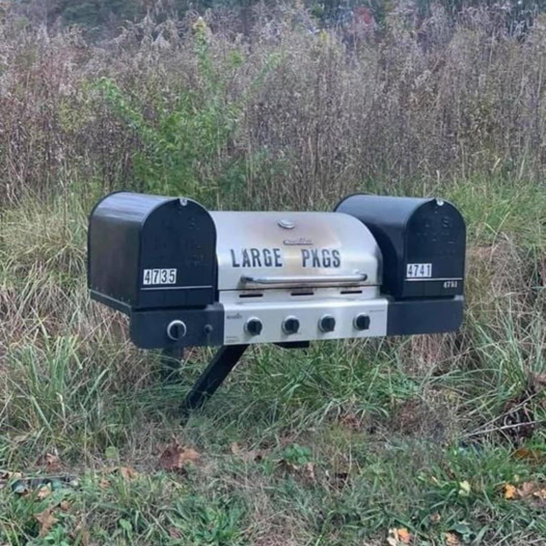 #POstables I’m sure that Oliver would be appalled at this blatant disregard for postal regulations on acceptable mail receptacles. But I think that its perfect! 😂😂