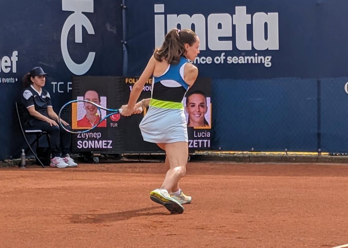 Zeynep, Parma’da çeyrek finalde. 💪✅ Dünya 48 numarası Lucia Bronzetti’den sonra Anastasiya Soboleva’yı da 6-1 4-6 7-5 ile yenen Zeynep Sönmez, WTA 125 Parma’da adını son 8 arasına yazdırdı. 🇹🇷👏 📸 @MertovsTDesk