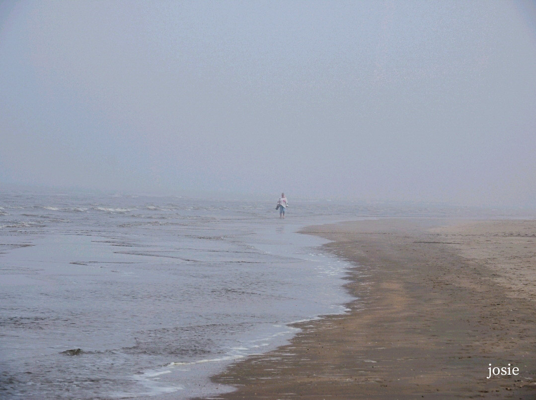 #ElkeDagEenFoto #Mei150524 #WillemKloos De Zee, de Zee klotst voort in eindelooze deining, De Zee, waarin mijn Ziel zich-zelf weerspiegeld ziet; De Zee is als mijn Ziel in wezen en verschijning, Zij is een levend Schoon en kent zich-zelve niet.