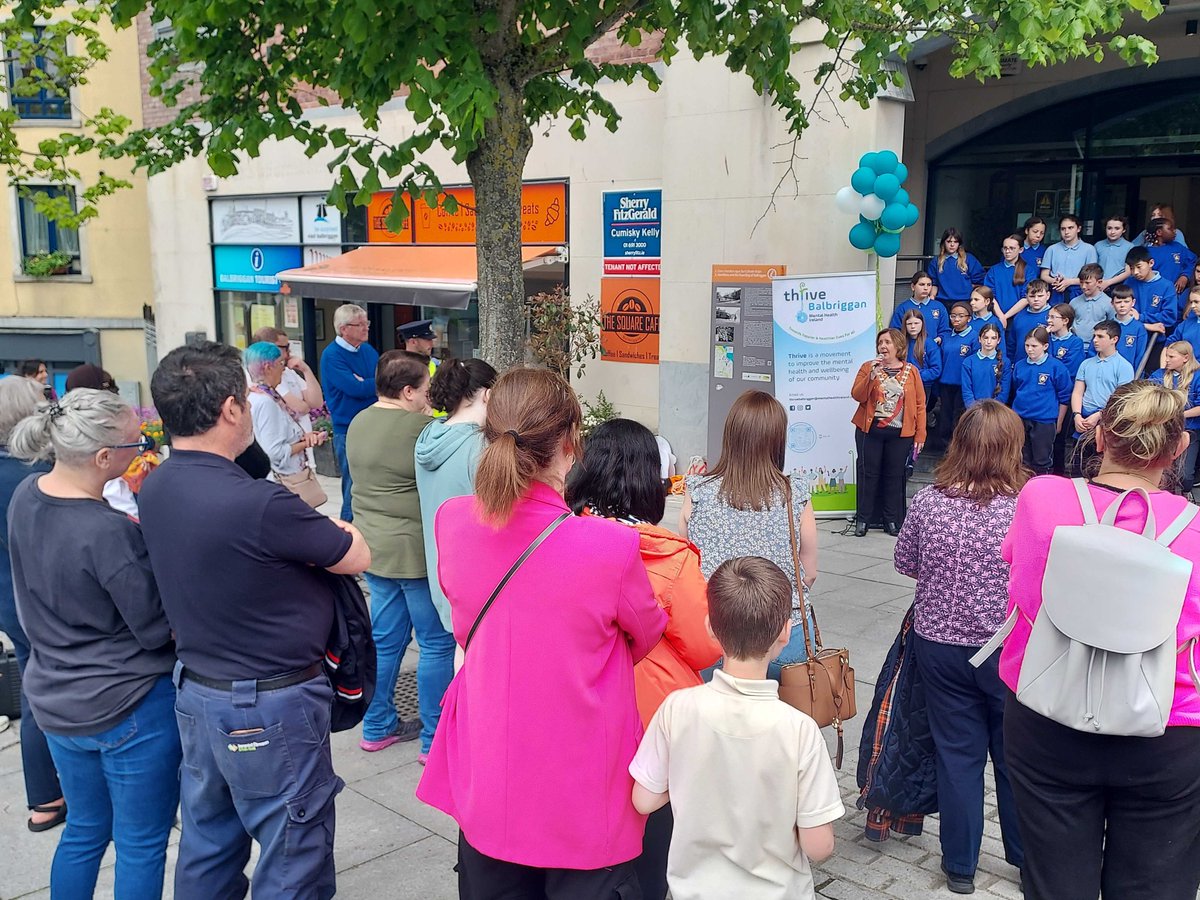 Some pics from @ThriveBB event today where the crowd were treated to a musical performance. Thanks to everyone who turned out to support! #HelloHowAreYou @Carolin69050184