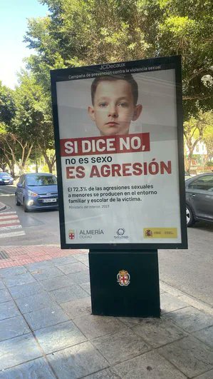 Qué absoluto disparate de campaña del Ayuntamiento de Almería. Si es un niño, siempre es agresión sexual.
