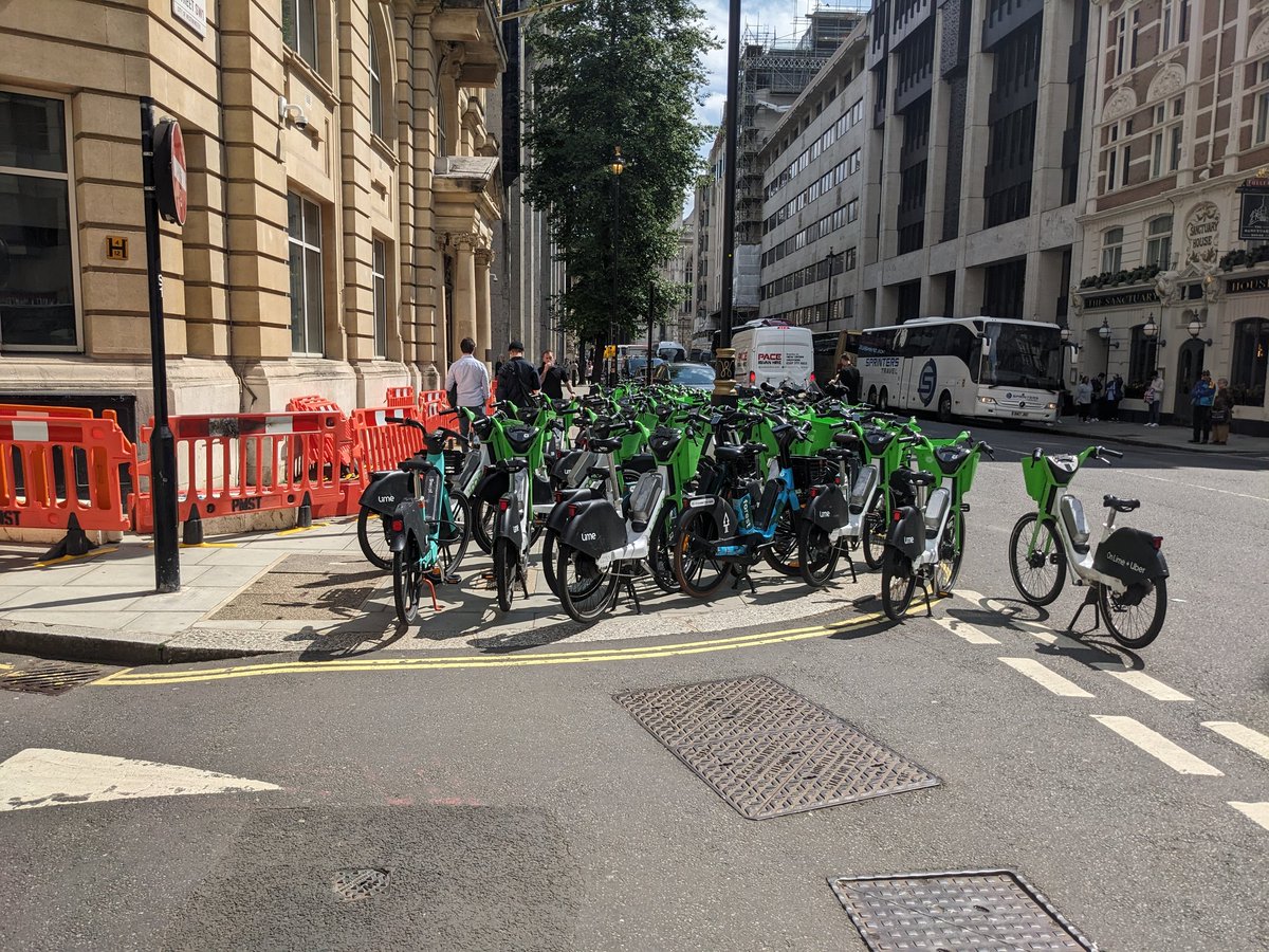 Blocking drop curbs and thus blocking wheelchair access to the pavement. Why is this acceptable? @CityWestminster @limebike
