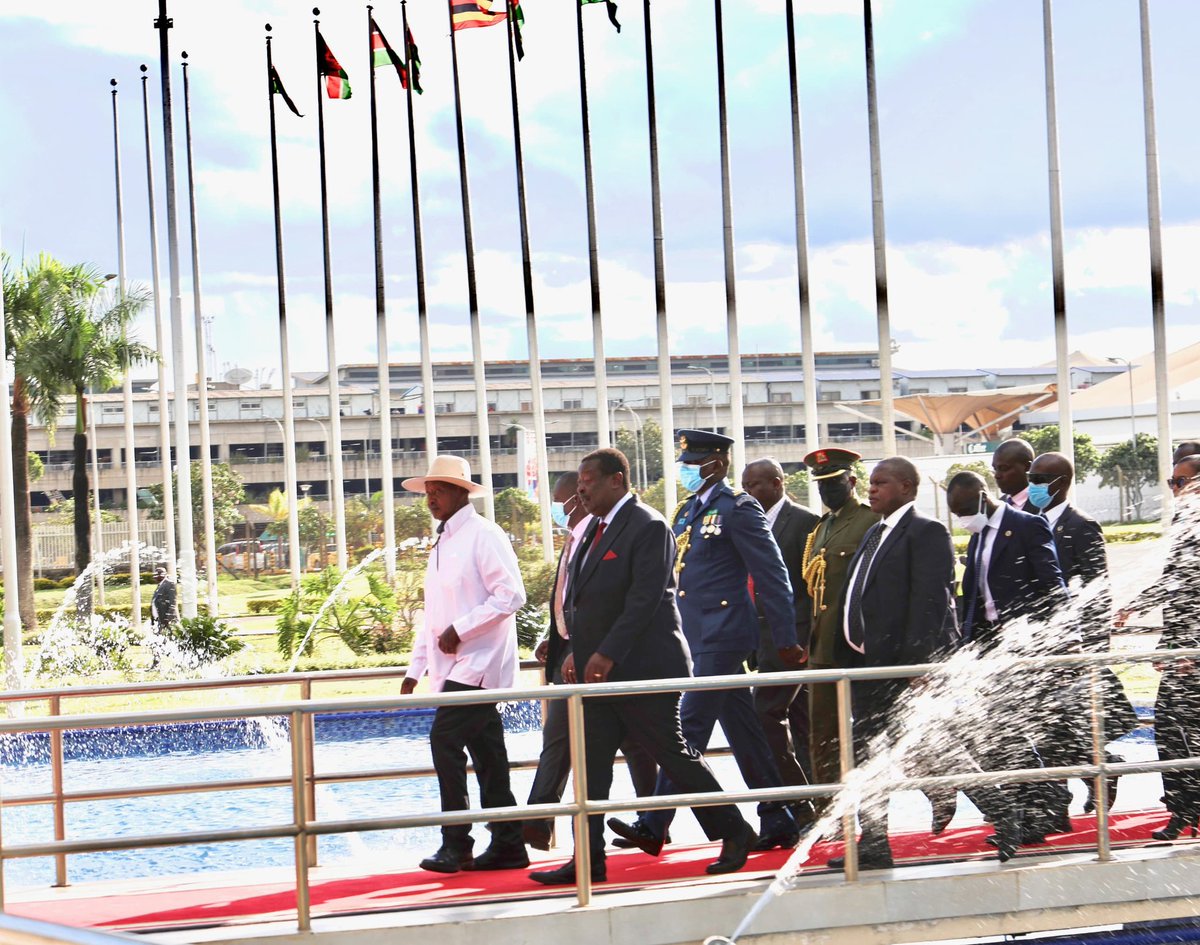 Honored to have received Ugandan President H.E. @KagutaMuseveni upon his arrival at Jomo Kenyatta International Airport in Nairobi this evening.