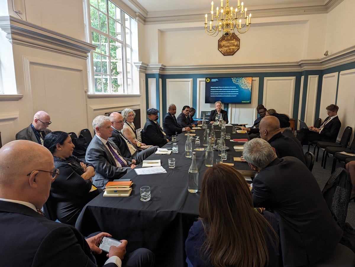 Discussing global perspectives on #research management, #collaboration, and #assessment. Brilliantly chaired by Kathryn Bailey from @EthicsInData and @UniofExeter. Key takeaway of the session: Universities cannot be #excellent unless they're #ethical.