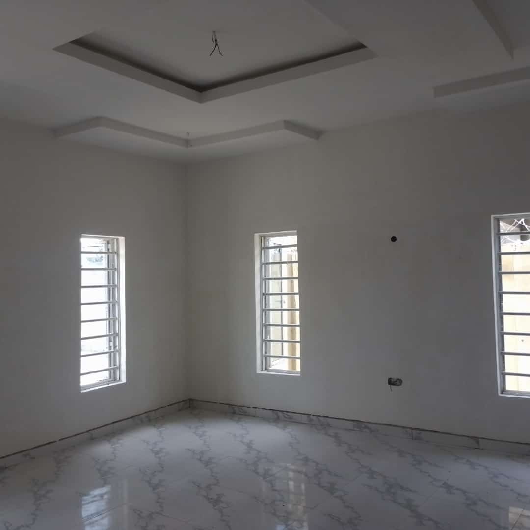 Newly Built Standard 3 Bedroom flat Features;All Pop ✅ Tiled ✅ Borehole ✅ Fittings ✅ Work will soon be fully completed Location: Moris Area, Minna Price; 33m asking Dm for more Enquires Kindly retweet when you see this 🙏