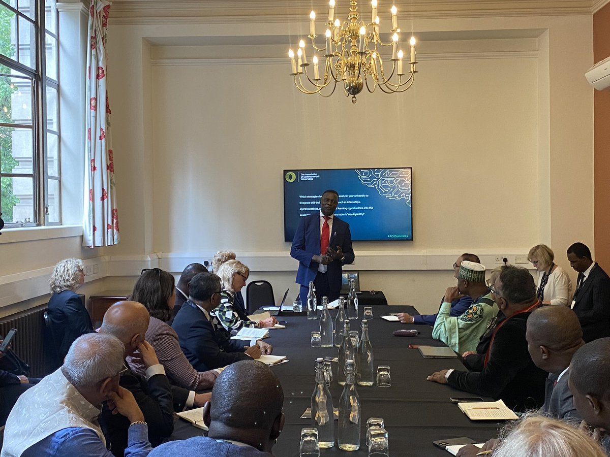 Stimulating session on employability with remarks from Hon Dr @yoadutwum Ghana’s Minister for Education and VCs chaired by @MosesOketch @ucl. Emphasis on the importance of transferable skills employers seek, job creation & the role of #HigherEd in producing holistic graduates