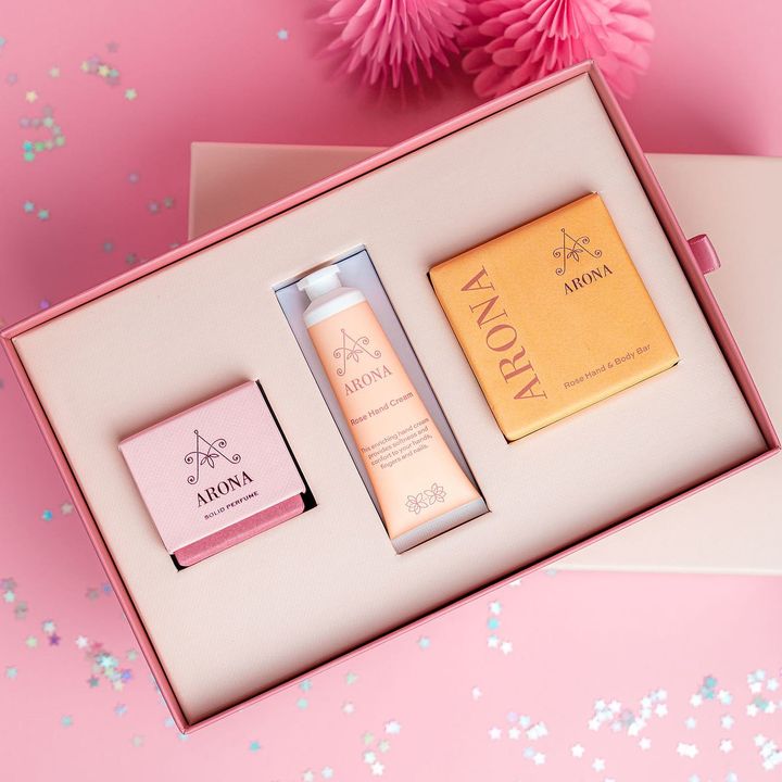 BarryPackaging's tweet image. How gorgeous are these shots of Arona’s packaging? They are absolutely flying it at the moment, being recently featured on RTE Today and showcasing in the RDS this week. 

@aronasolidperfume 
#packaging #packgingdesign #irishbusiness #custompackaging