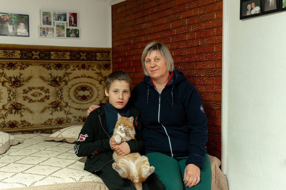 On #FamilyDay, we highlight the crucial role of the family environment for the safety of every child. Thanks to the foster care programme developed by UNICEF, Oskar from 🇺🇦 has found warmth in a 🇲🇩 family. #Everychild deserves a family to thrive. More: rb.gy/14wmbe